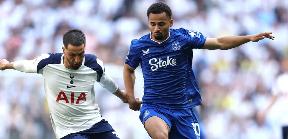 Tottenham and Everton players battling for possession