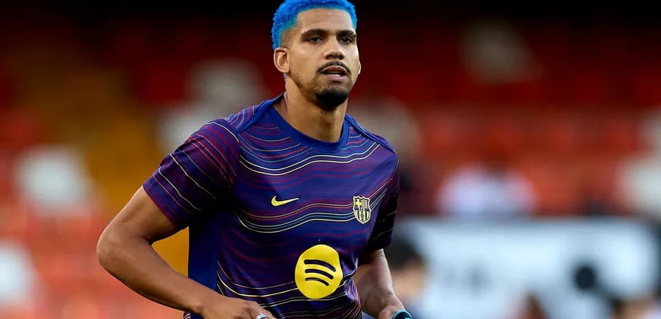 Player warming up in Barcelona training kit