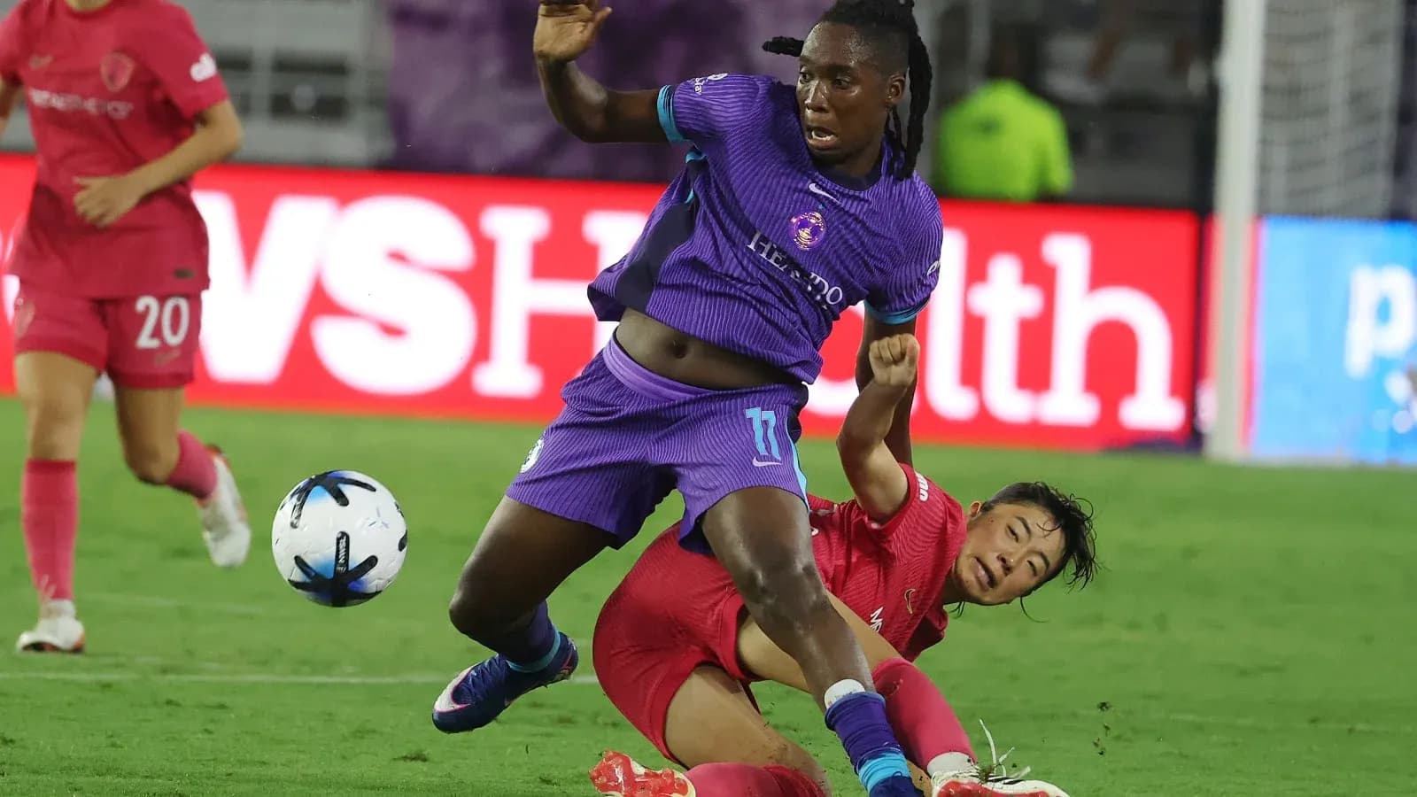 Orlando Pride player challenges North Carolina Courage player