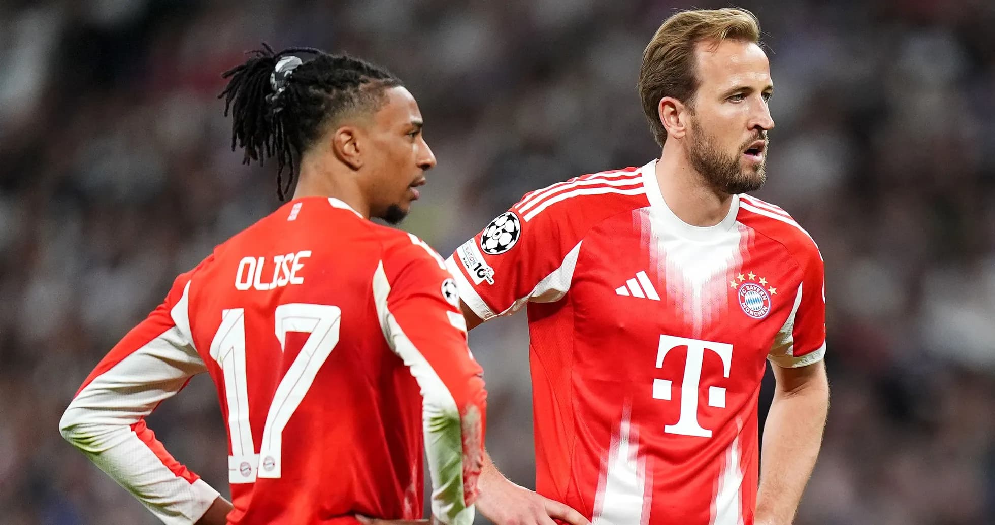 Bayern Munich players discussing during match