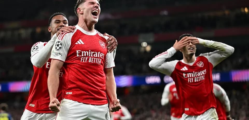 Arsenal players celebrating during UEFA match