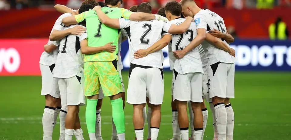 Team huddled together before the match kickoff