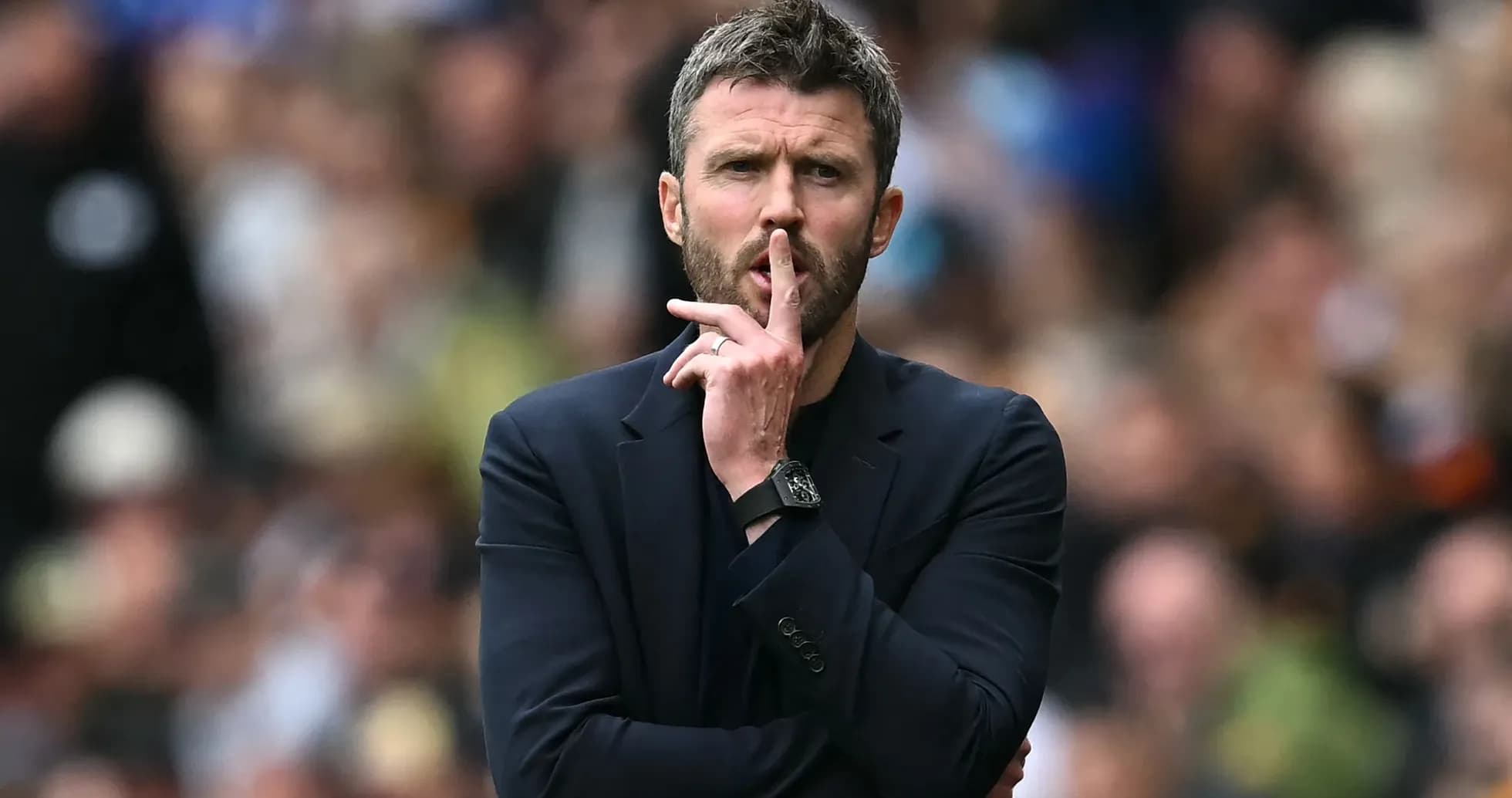 Coach signaling for silence during a match