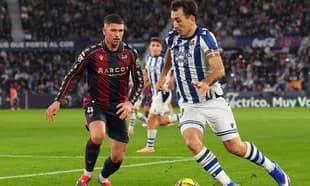 Real Sociedad player dribbling against Levante opponent