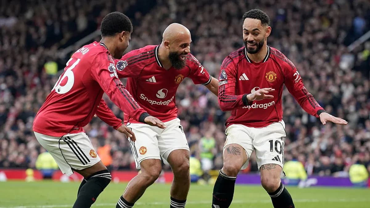 Manchester United players celebrating a goal
