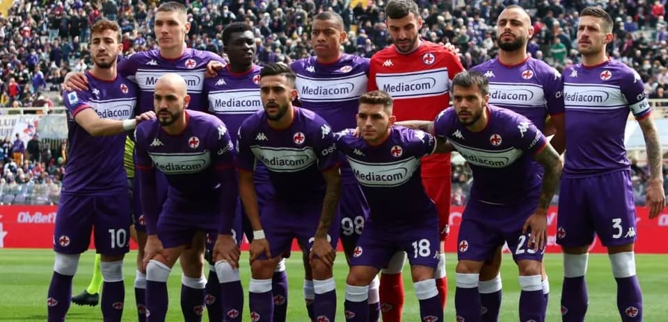 Fiorentina team lineup before Serie A match