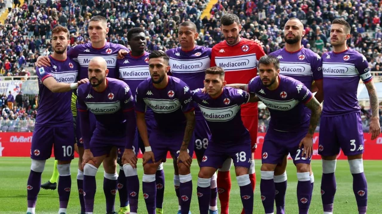 Fiorentina team lineup before Serie A match