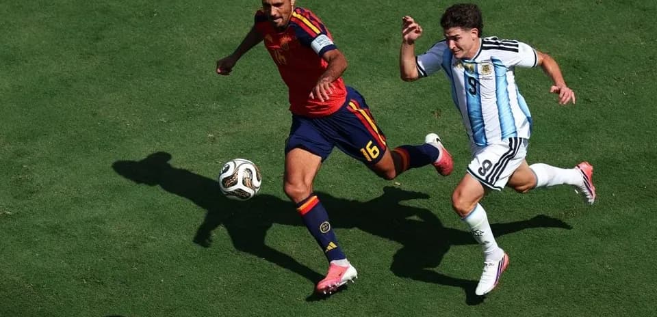 Two players sprinting for the ball during match