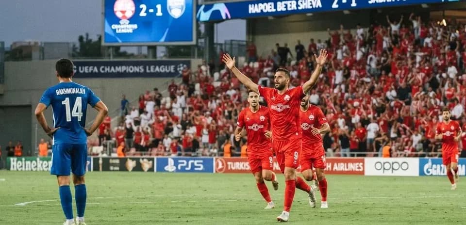 Hapoel Beer Sheva players celebrating during match