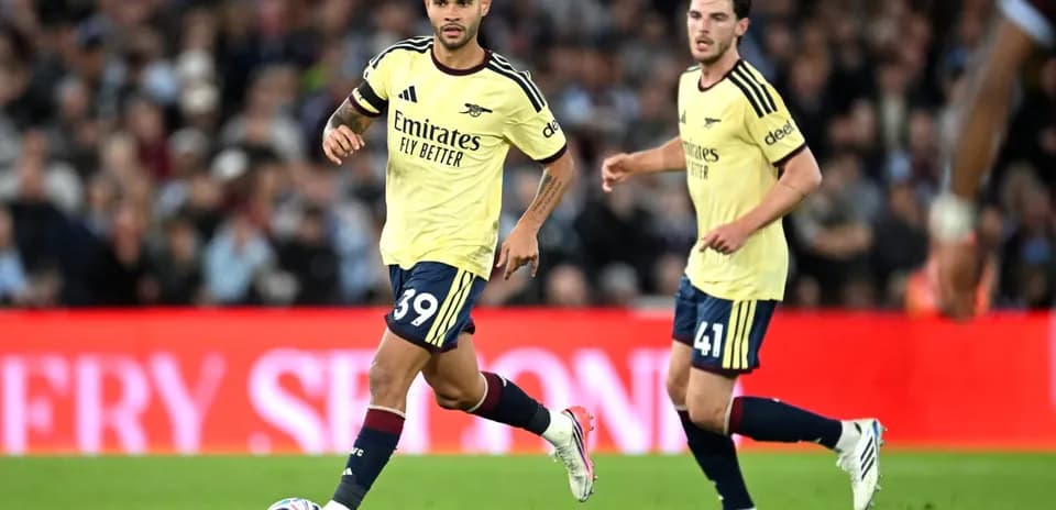 Arsenal players running during a match