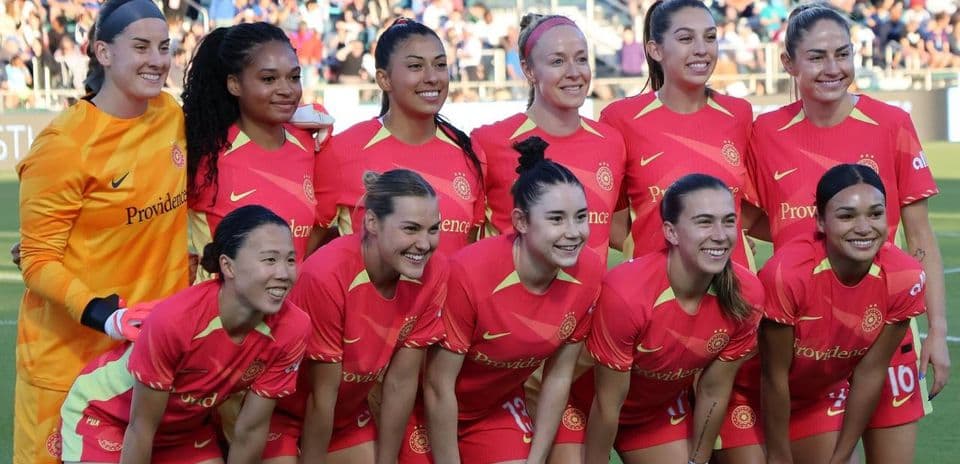 Portland Thorns team posing for photo