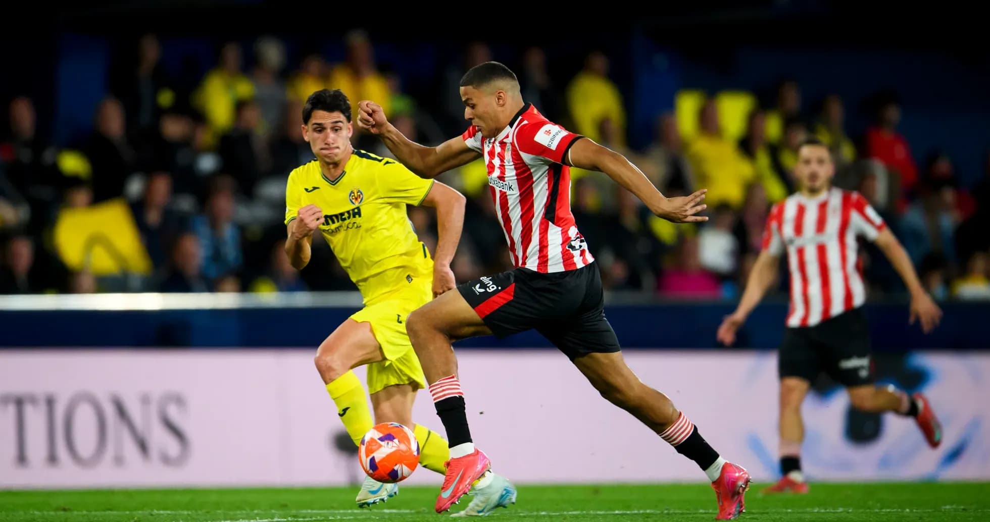 Athletic Club player in action against Villarreal