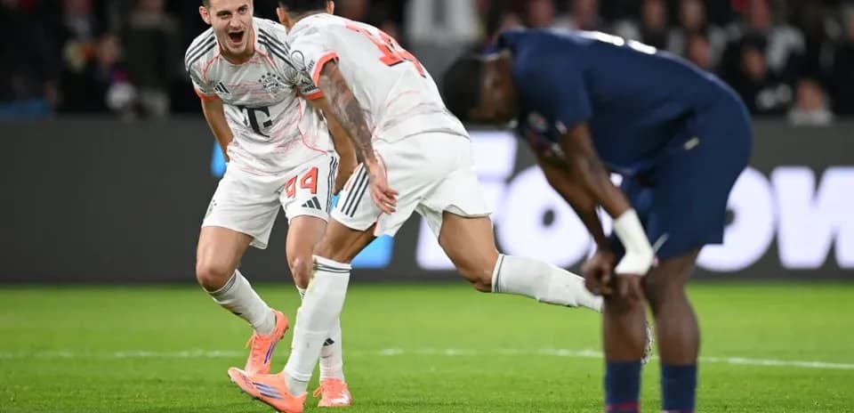 Bayern players celebrating goal against PSG
