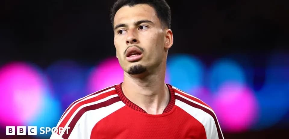 Player wearing Arsenal kit during match