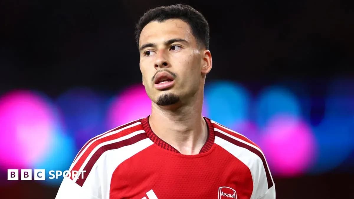 Player wearing Arsenal kit during match