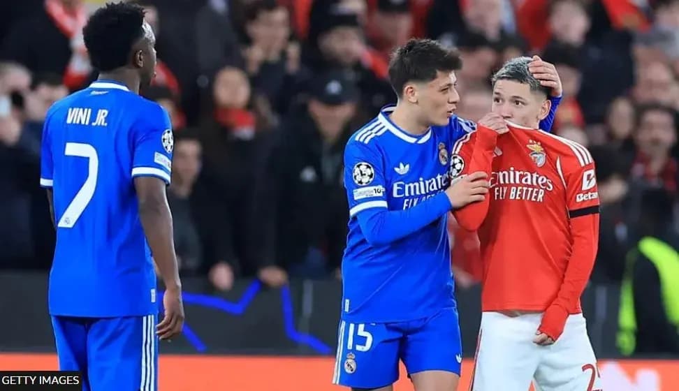 Real Madrid players comforting Benfica player after match