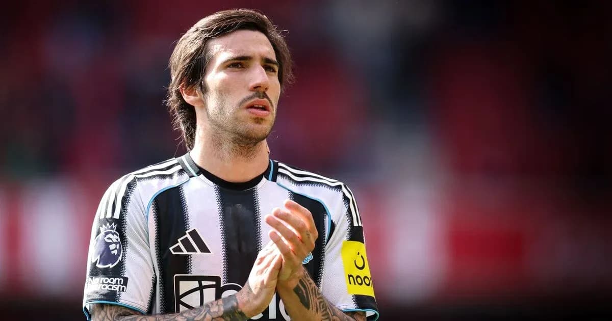 Player in Newcastle United jersey clapping hands