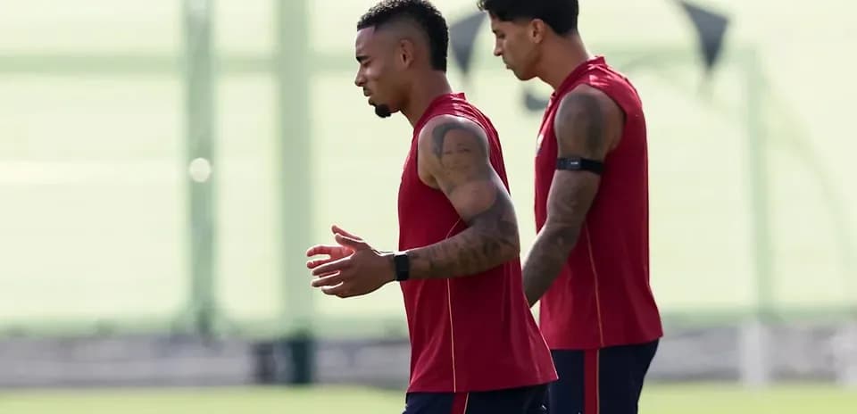 Two players jogging during training session