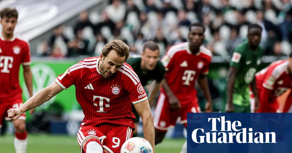 Player taking a penalty kick for Bayern Munich