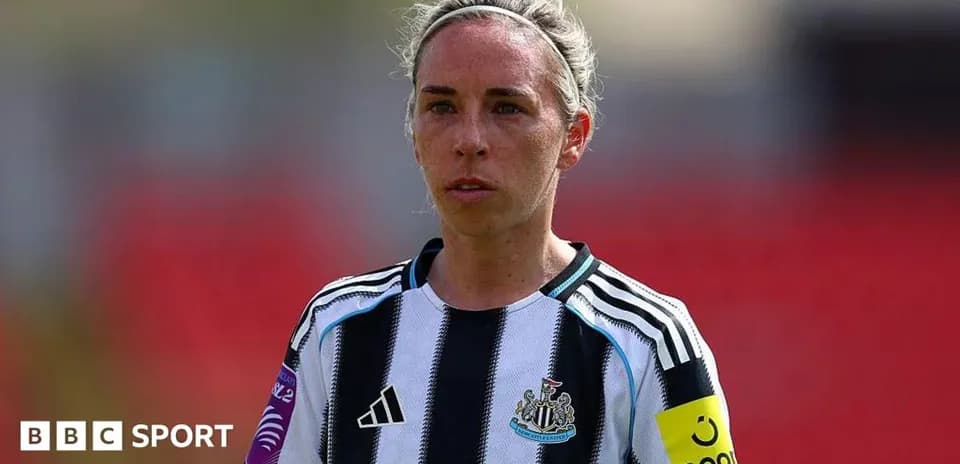 Player in Newcastle United jersey on the field