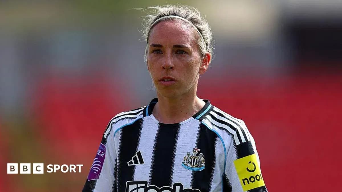 Player in Newcastle United jersey on the field