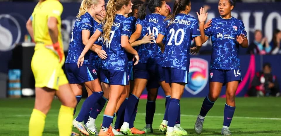 North Carolina Courage players celebrating a goal