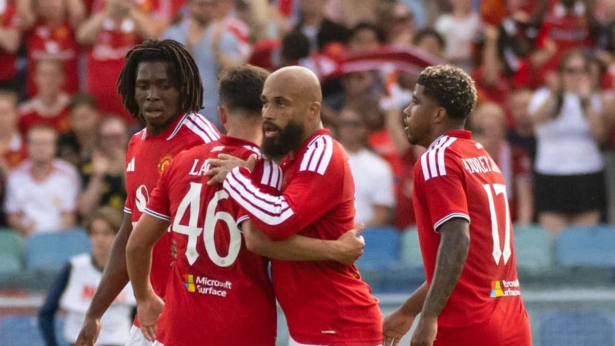 Manchester United players celebrating a goal together