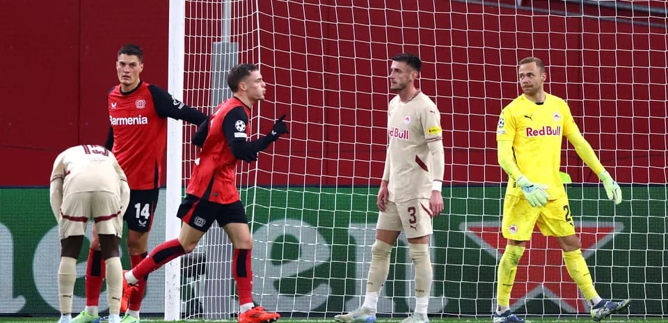 Bayer Leverkusen players celebrating a goal