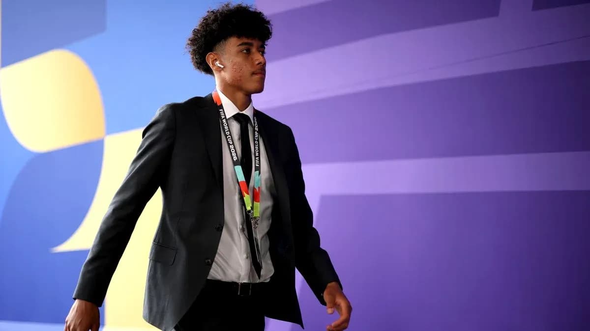 Player arriving at venue wearing formal attire