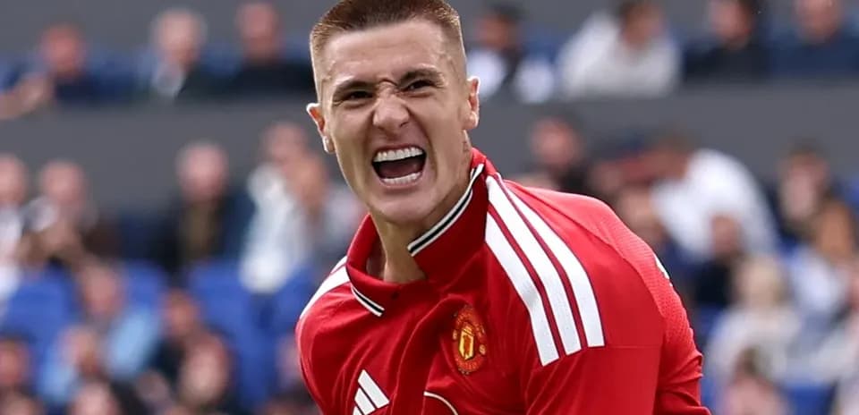 Player celebrating in Manchester United jersey during match