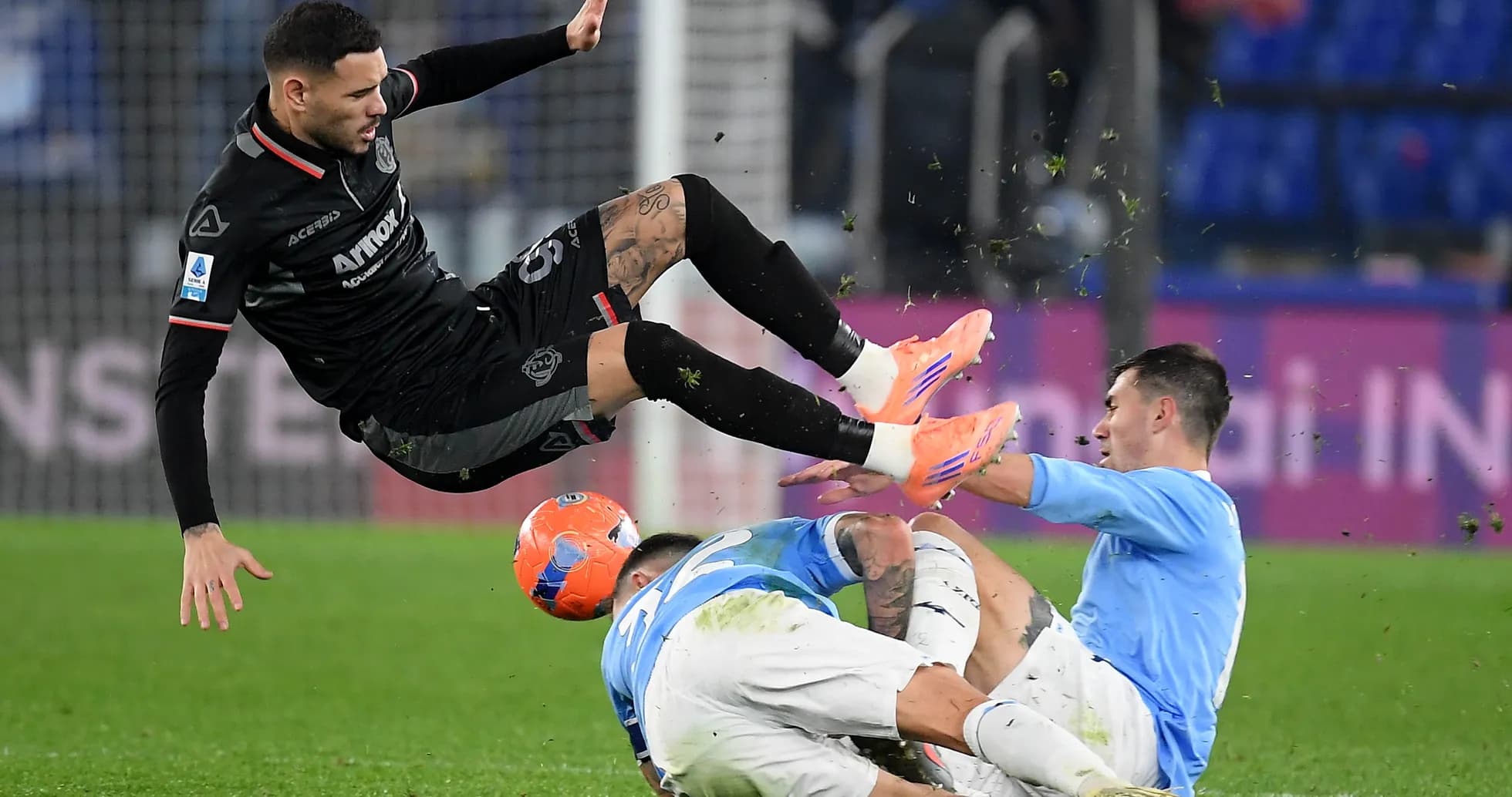 Cremonese player fouled by Lazio defenders