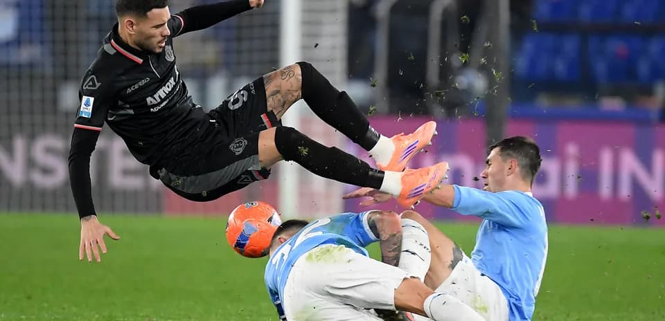 Cremonese player fouled by Lazio defenders