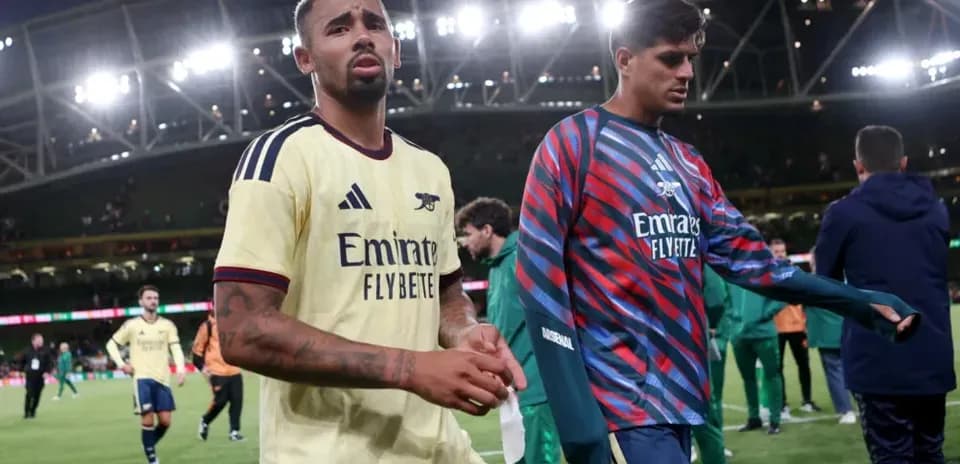 Arsenal players walking off the pitch after match