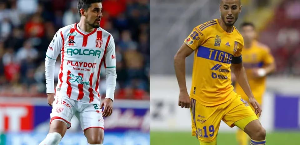 Players from Tigres UANL and Necaxa during match