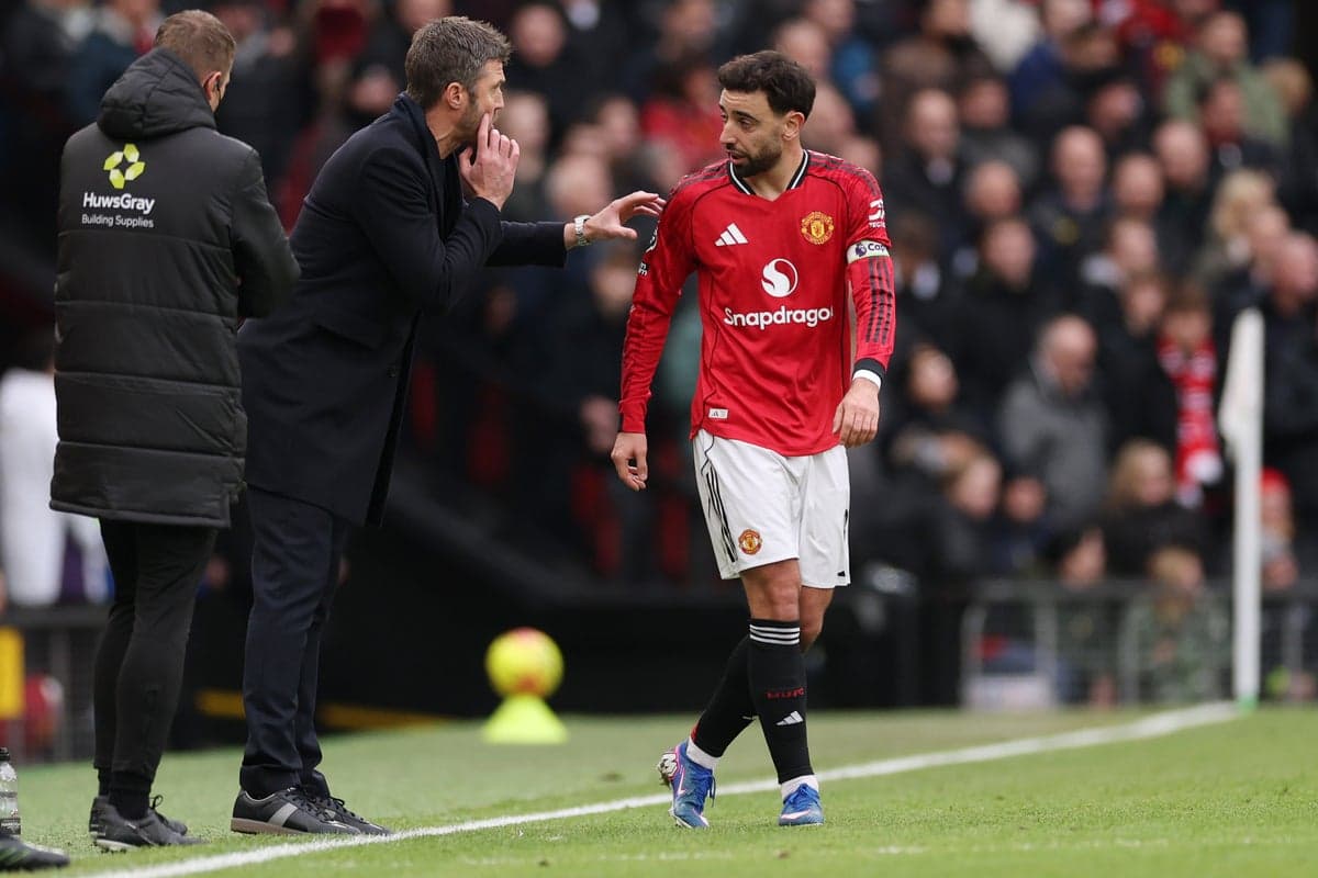 Coach instructing Bruno Fernandes during match
