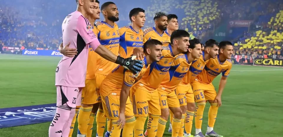 Tigres UANL team posing for photo before match