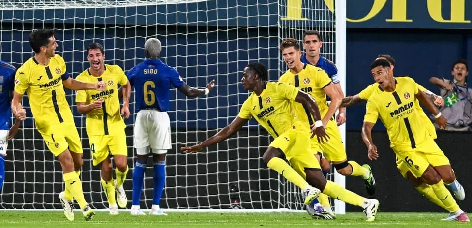 Villarreal players celebrating a goal against Oviedo