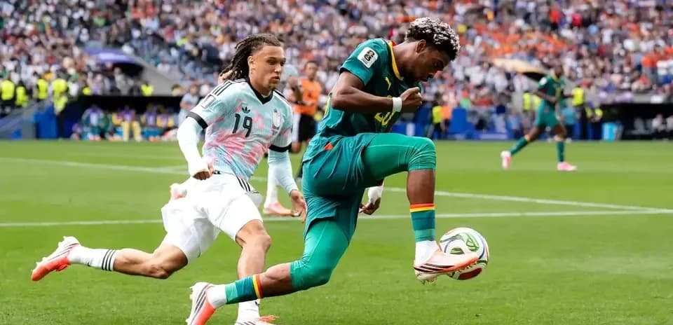 Player dribbling the ball while being pursued by opponent