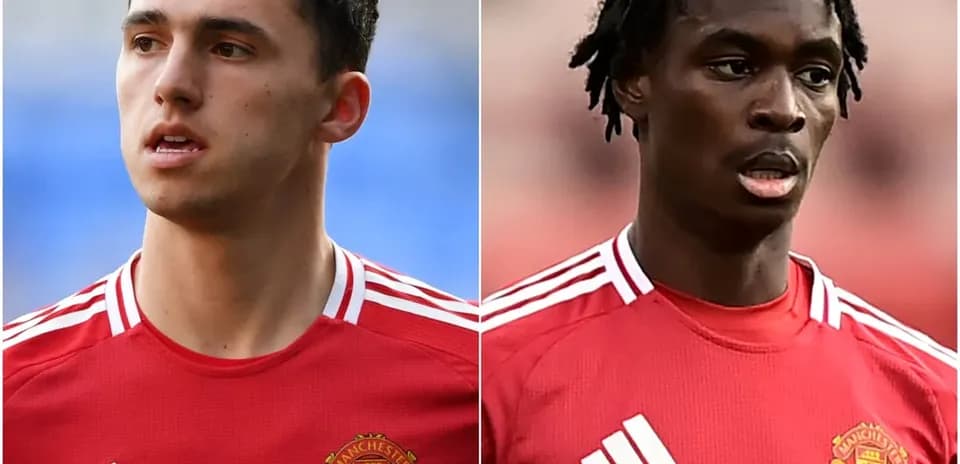 Two Manchester United players in red jerseys