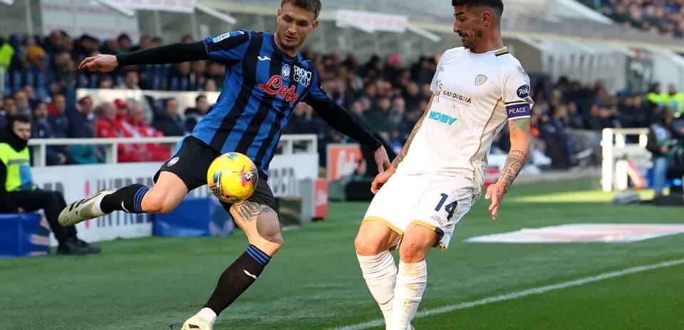 Cagliari player defending against Atalanta attack