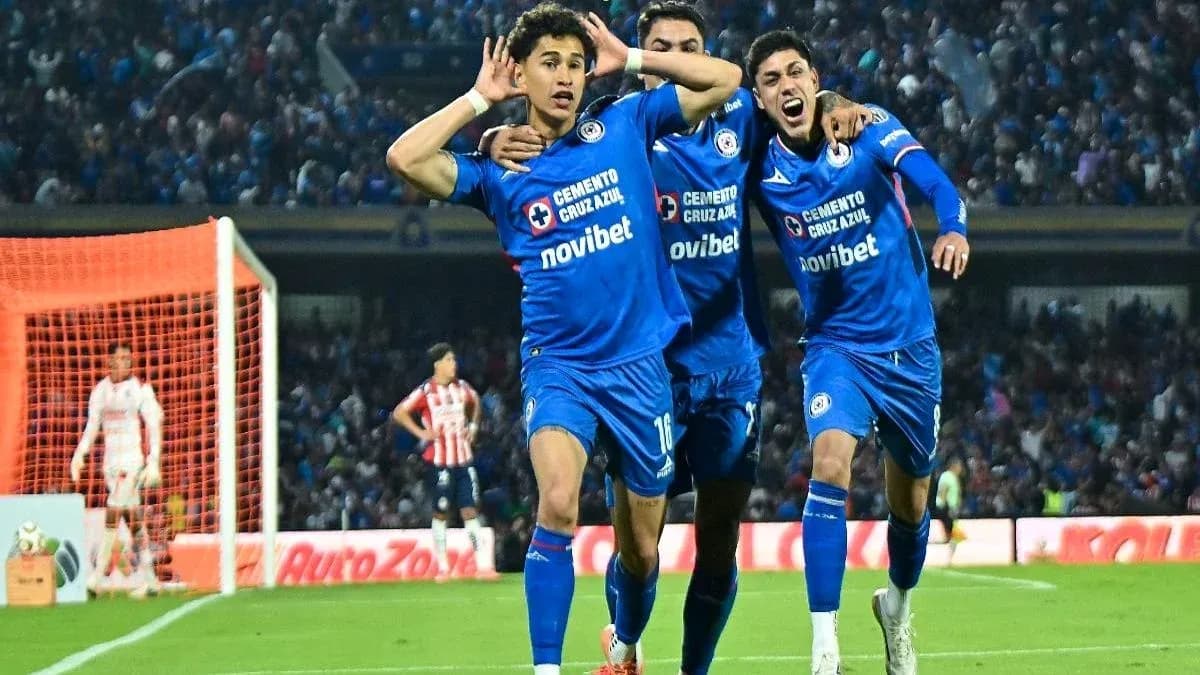 Cruz Azul players celebrating a goal during match