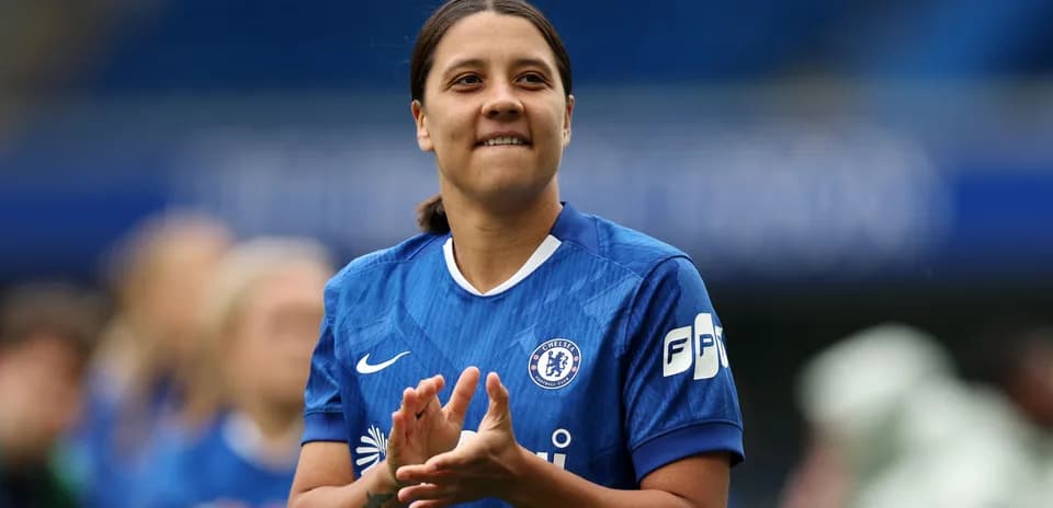 Player applauding in Chelsea kit on the pitch