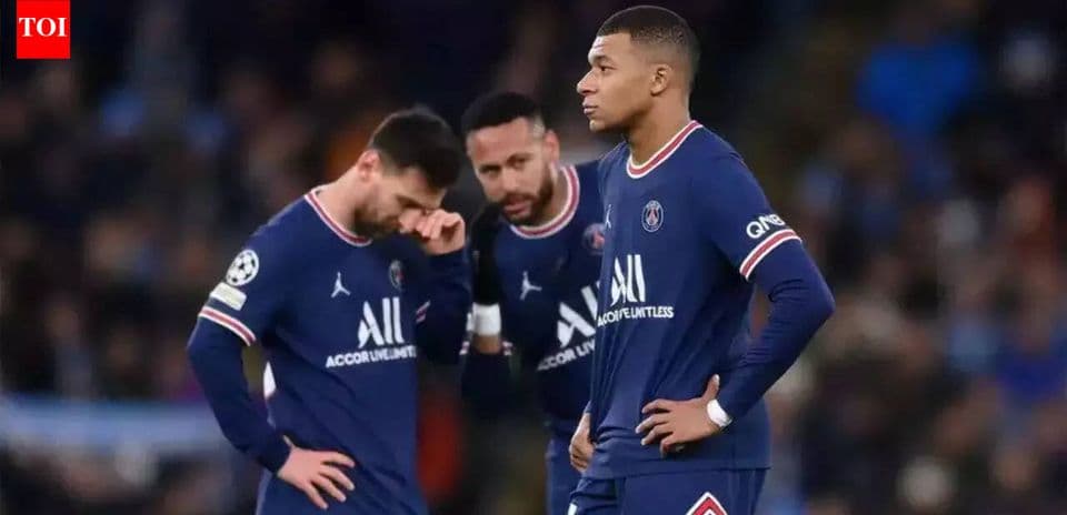 PSG players looking dejected on the field