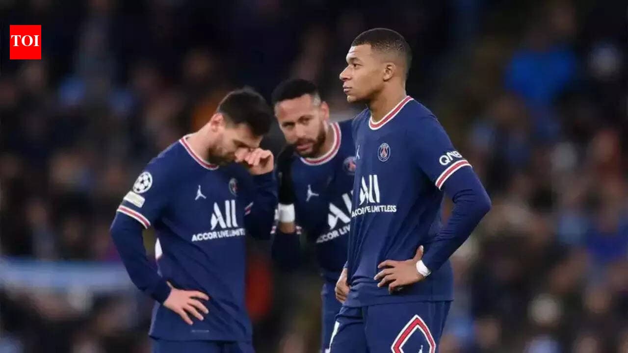 PSG players looking dejected on the field