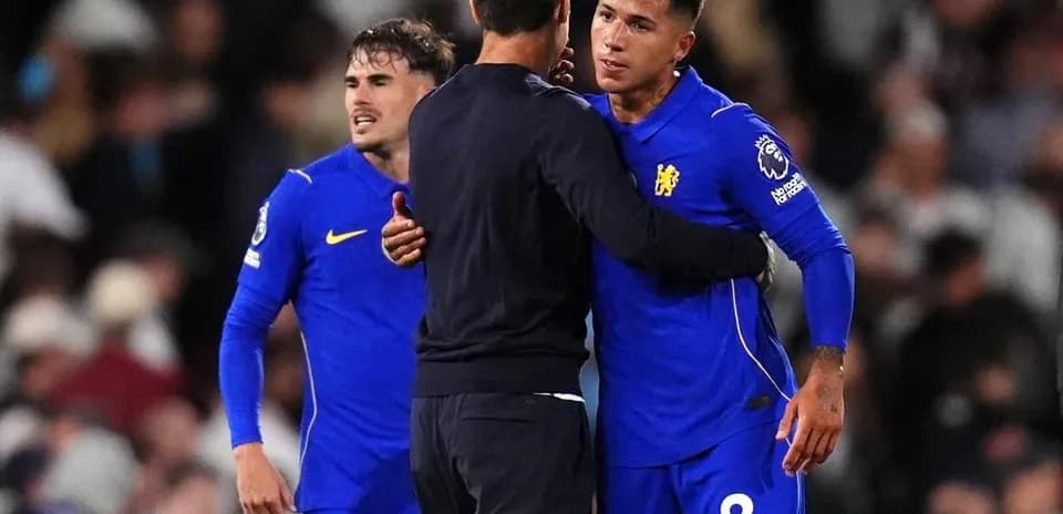 Chelsea players embracing coach after match