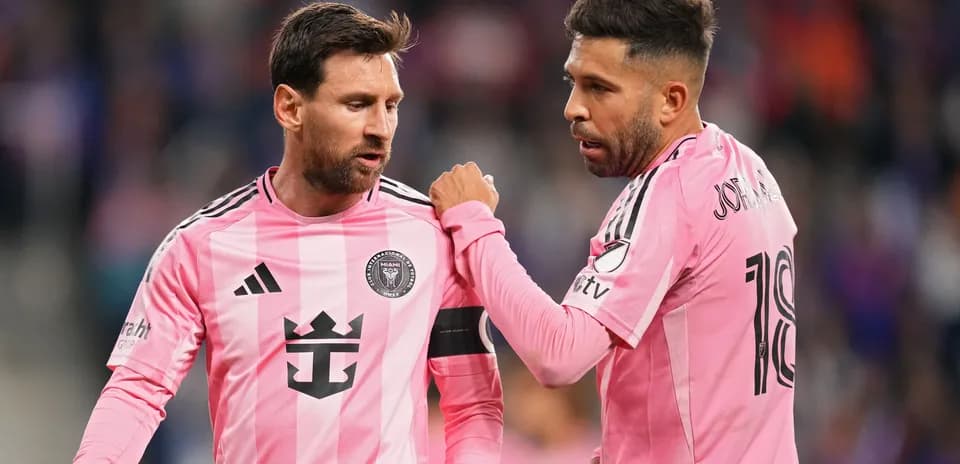 Two players discussing on the field during match