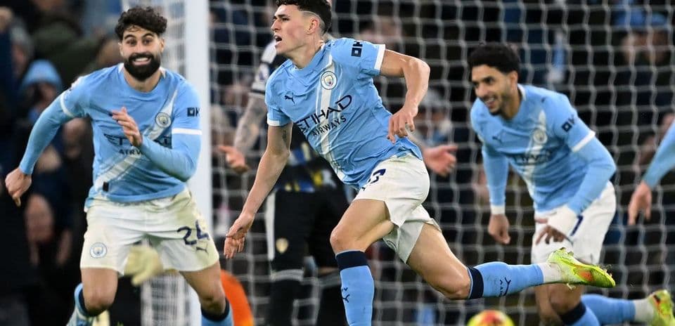 Manchester City's Possession Strategy Overcomes Leeds' Defensive Block