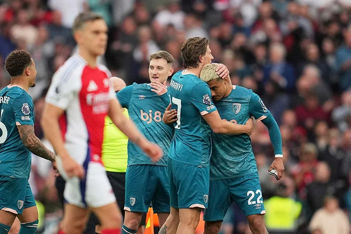 Bournemouth players celebrating a goal against Arsenal