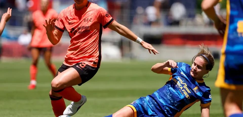 Bay FC player challenges Utah Royals opponent