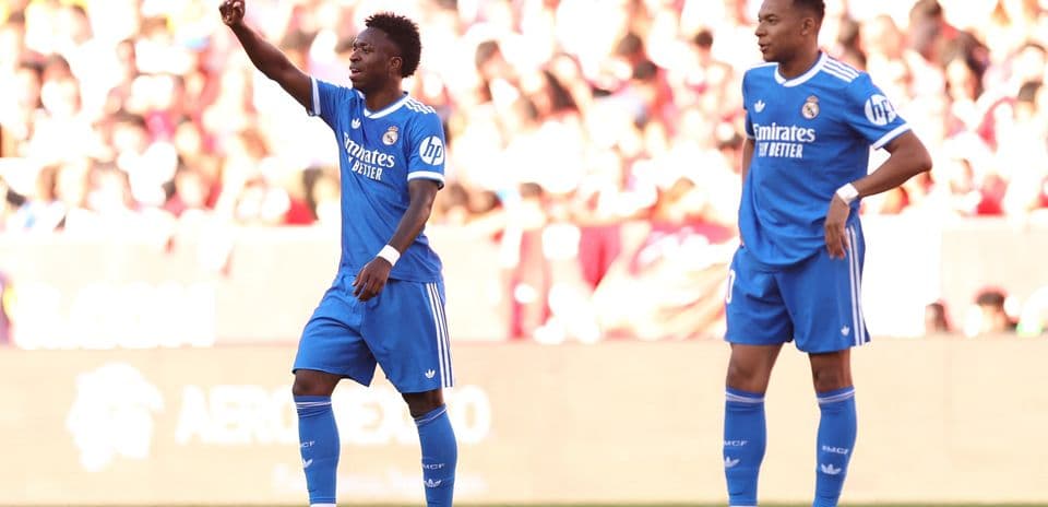 Vinícius Júnior celebrating with teammates during match